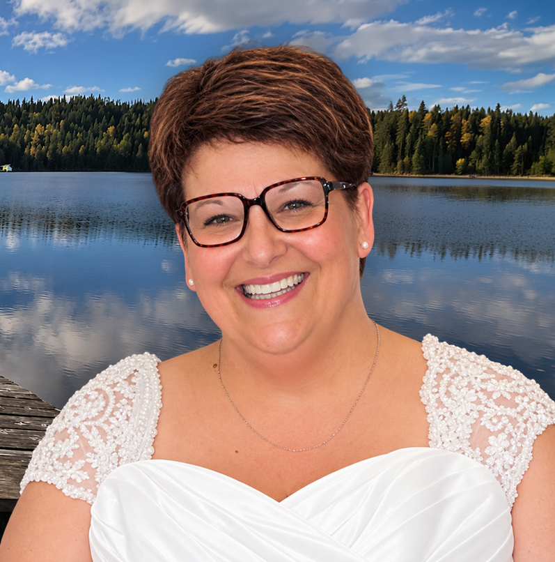 Mme Julie Charest