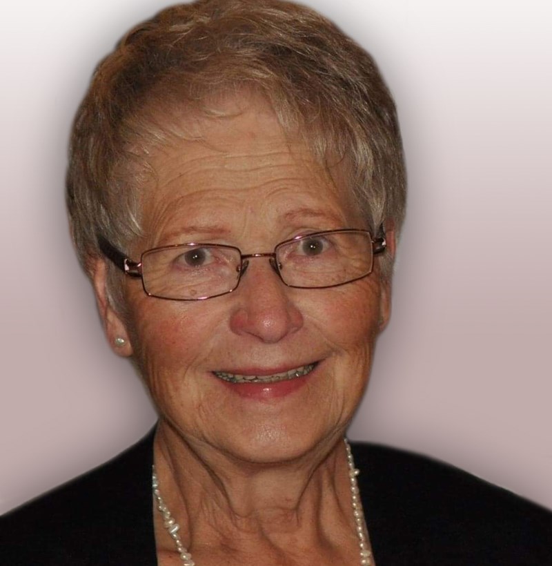 Mme Fernande Deschênes Dumais
